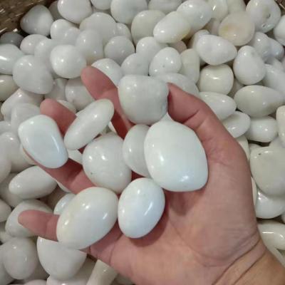 China Landscaping Polished Pebbles For Aqualium Natural Stone Pebble White Garden River Factory Directly Sale for sale