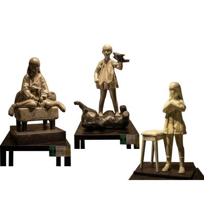 China China Epoxy Resin Art Sculpture Little Girl Statue Customization for sale