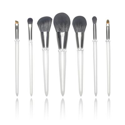 China Hot Selling 7pcs Pieces Skin-friendly Makeup Brushes Private Label Glitter Diamond Vegan Wooden Handle Makeup White Brush Set for sale