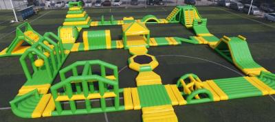 China Parque acuático inflable del parque acuático del mar gigante amarillo y verde para adultos en venta