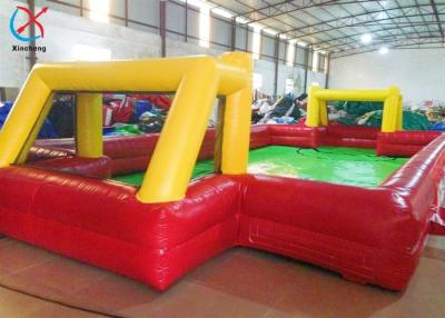 China Campo de fútbol inflable personalizado Juegos deportivos interactivos Campo de fútbol acuático inflable en venta