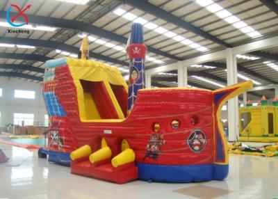 China Fabricante Nave pirata inflable Casa de salto con deslizamiento Curso de obstáculos inflable en venta