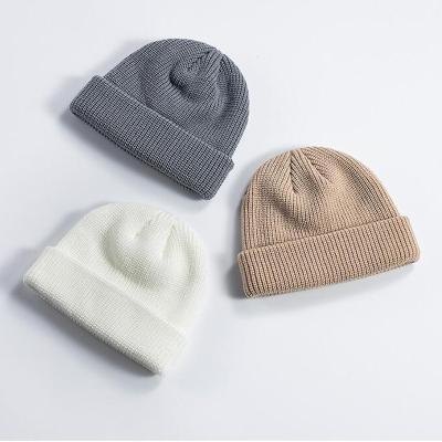 China COMMON Custom Knit Beanie Streetwear Private Woven Label Slouchy Acrylic Slapped Logo Beanies Fisherman Hats for sale