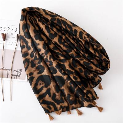 China Lady Scarf Fashion Winter Cotton Scarf Ladies Scarves Leopard Tassel Soft Cotton Lady Scarf Shawls Leopard Tassel Lady Scarf for sale