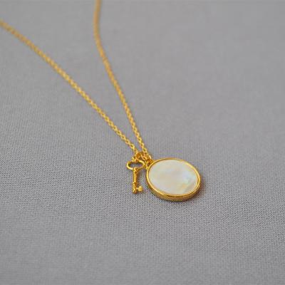 China Fashion CLASSIC Exquisite Thin Chain White Mother Shell Around Key Pendant With True Gold Plated Necklace for sale