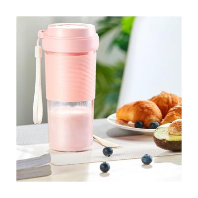 China Factory direct sales mini household fruit milk mixer single bottle portable electric juicer for sale