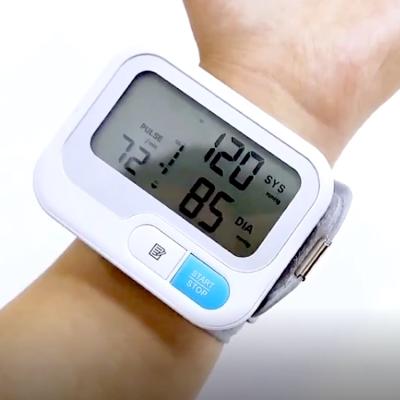 중국 Medical High Quality Heart Factory Yongrow Field Boiling Point Automatic Blood Pressure Wrist Blood Pressure Monitor 판매용