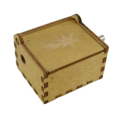 China Viable Mini Hand Crank Laser Engraved Custom Crank New Arrival Wooden Music Box for sale