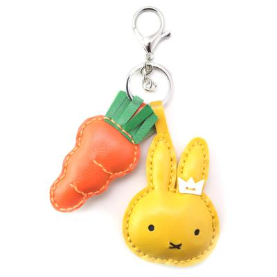 China Custom Rabbit and Carrot Leather Animal PU Key Chain Leather Key Chain For Promotional Gift Key Chain for sale