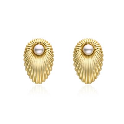 China AMYAOO Factory OEM ODM Vintage Jewelry Natural Pearl Feather 14K Gold Plated Brass Drop Earrings For Women for sale