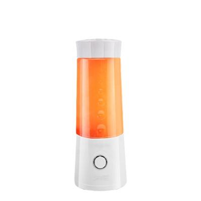 China Small Portable USB Rechargeable High Speed ​​Mini Blender Juicer Easy Handling Fruit Blender for sale