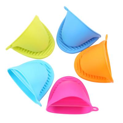 China Kitchen Heat Resistant Oven Silicone Heat Temperature Microwave Tools Insulation Anti Scald Hand Clip Kitchen Accessories Organizer for sale