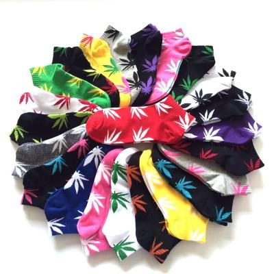 China Antibacterial Unisex Weed Leaf Jacquard Cotton Sport Socks Mens Womens Novelty Fun Crew Colorful Weed Leaves Ankle Socks for sale