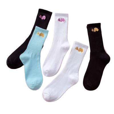 China Breathable Socks Custom Label Embroidery OEM Made Logo Woven Mens Crew Socks Design Cotton Custom Sport Fashion Socks For Man Women for sale