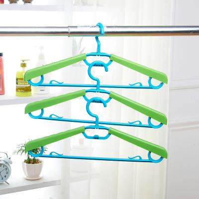 China Wholesale Casual Wet And Dry Dual Use Wide Shoulder Coat Plastic Adjustable Foldable Hanger for sale