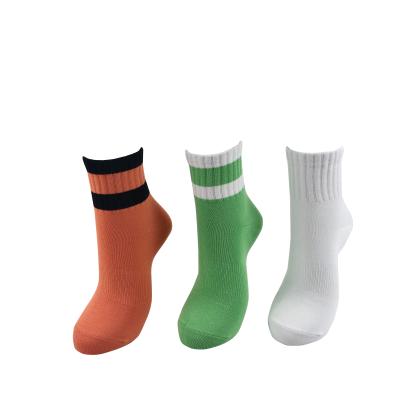 China 2020 Breathable Sports Customized Socks Printed With Letters Soft Cotton With Logo Wholesale Socks for sale