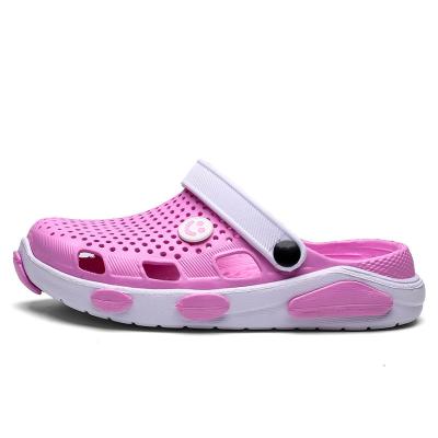 China Outdoor Slippers 2022 New Baotou Beach Nurse Hole Female Shoes Summer Cute Sandals Tend Thick Bottom Non-slip External Wear Slippers for sale