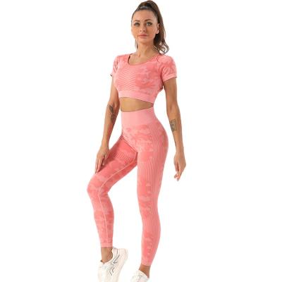 China Breathable High Quality 2022 Fashion Yoga Wear Set Shirt And Fashion Fitness Yoga Short Set for sale