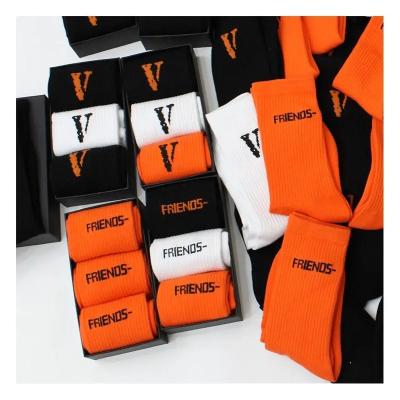 China Wholesale OEM Designer Letter Breathable Casual Jacquard Knitting Round Neck Pure Cotton Brand Knocks Sports Customized Socks For Men for sale