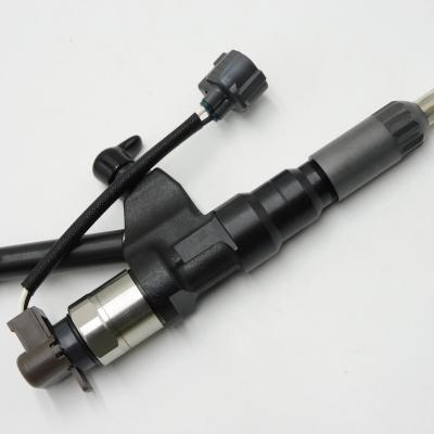 China Genuine Spare Parts P11C Engine 295050-1590 Injector 23670-E0590 24*12*6 cm for sale