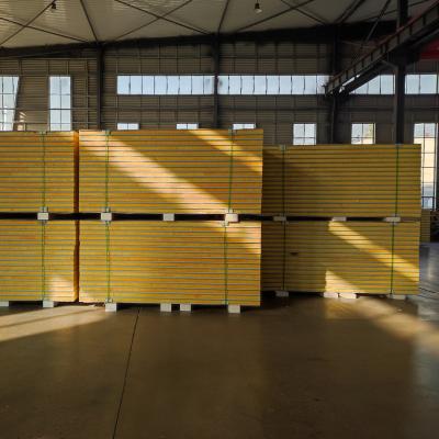 China Traditional Rock Wool Sandwich Panel For Metal Wall Steel Roof Insulated Material Sheets for sale