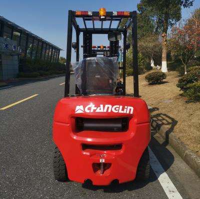 Cina Camion forklift per magazzini CPCD30 Altezza di sollevamento 3M 40KW 3T Camion forklift diesel in vendita