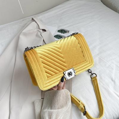 China Fashion Ts9123 2021 Wholesale Winter Handbags Pleuche Cross - Body Shoulder Bags Chains V Shape Velvet Quilted Purse Winter Purse for sale