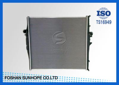 China Volvo Aluminium Auto Radiator MT , Silver 48mm Replacement Radiators For Cars for sale