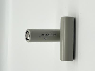 中国 Lithium Cylindrical Battery INR-21700-P45B 4500mAh 45A Lithium Ion Rechargeable Battery Beat P42A Li-Ion Batter  Cells 販売のため