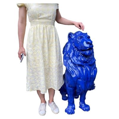 China 2022 New Hand Made Resin Statue Lion Sculpture Art Decor Lion Animal Statue for sale