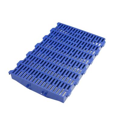 China Anti-UV Pig poultry farm used 600mm PP plastic slat flooring for weaner pig for sale