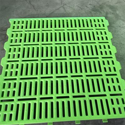 China Anti-UV High strength loading weight farrowing crate pig flooring plastic slat floor for sale