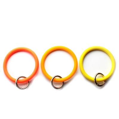 China Eco-Friendly Ring Chain Bracelet Round Silicone Key Bracelet Key Chain Holder For Women Girls for sale