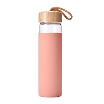 China Wide-Mouth Stocked Glass Water Bottle With 20 Ounce Borosilicate Bamboo Lid With Silicone Protective Sleeve for sale