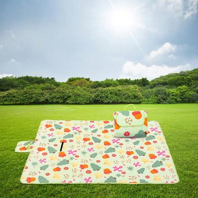 China 2x2m große Dicke Camping Picknickdecke Klappmatte Picknick für Outdoor-Camping zu verkaufen