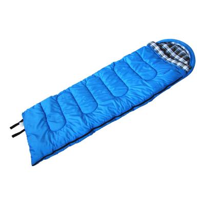 China Bolsas de dormir de acampada de poliéster 210T Bolsas de dormir de franela azul en forma rectangular en venta