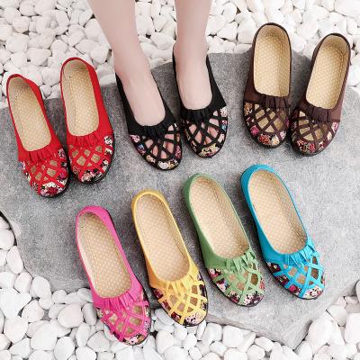 China Lightweight Competitive Price Women Soft Sole Loafers Shoes With Hollow Out Design for sale