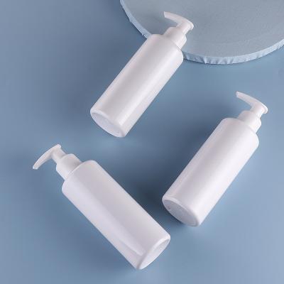 China Luxury Cosmetic Oil Bottle 200ml Pet Shampoo White Bottle With White Lotion Pump for sale