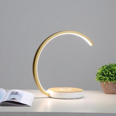 China Lighting Functions Desk Lamp Touch Switch Reading Light With Wireless Charging for sale