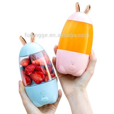 China USB Electric Rechargeable Mini Portable Blender Blender Hotel Home Appliances Fruit Juicer Battery Operated Cup for sale