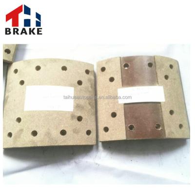 中国 Hino truck brake lining semi-metallic accessories for brake pad sells well on Alibaba 販売のため