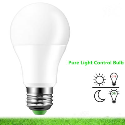 China Residential Smart Light Bulb Motion Sensor LED Auto Dusk To Dawn Light Sensor Bulb E27 B22 Base Optional for sale