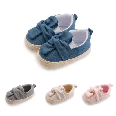 China Baby Toddler Shoes Autumn Round Style 0--1 Year Old Embroidered Heart-shaped Soft Unique Baby Shoes for sale