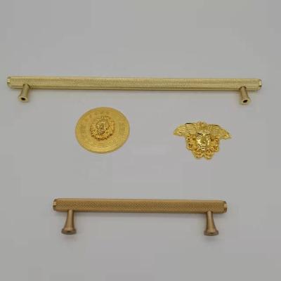 China Decorative Alloy Bowknot Gold Sofa Button for Furniture à venda