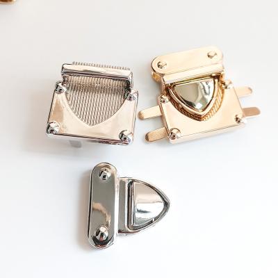 China Heart Shape Hook Purse Thumb Lock Buckle Fasteners Wallet Clasp Smooth Metal Tuck Lock Clasp for sale