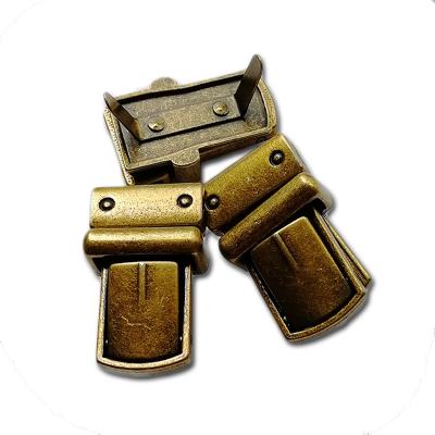 China Heart Shape Hook Purse Thumb Lock Buckle Towel Fasteners Wallet Buckle Smooth Metal Tuck Lock Clasp for sale