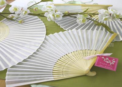 Chine Fan en bambou imprimée de main de tissu de couleur solide pour la promotion, cadeaux avec des couleurs de variété à vendre