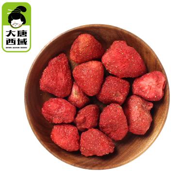 China Non-fried Easy Healthy Snacks Dehydrated Dried Strawberries Food Supplier for sale