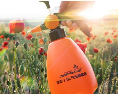 China Garden.farming.HOMES Wholesale Garden Tools Goods Thicken 1.5L Bottle Orange Sprayer Pump Sprayer High Pressure Water Sprayer for sale