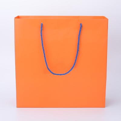 China Recyclable Wholesale Fashion Shoes Orange Clothes Packing Paper Bags Printed Custom Logo Apparel Shopping Gift Jewelry Packaging Paper Bag for sale